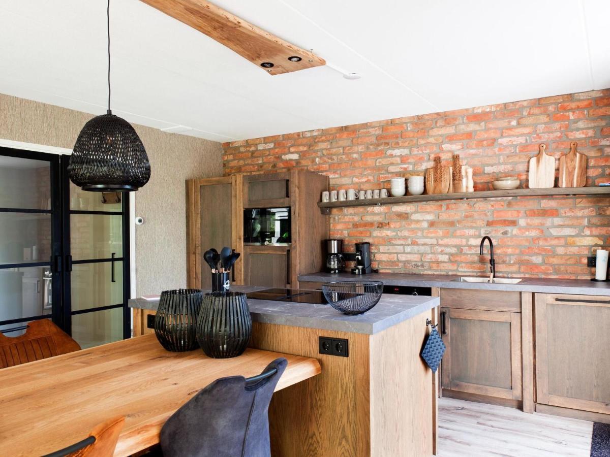 Vakantiehuis Inviting In With Private Sauna *