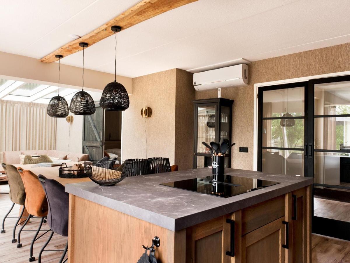 Vakantiehuis Inviting In With Private Sauna